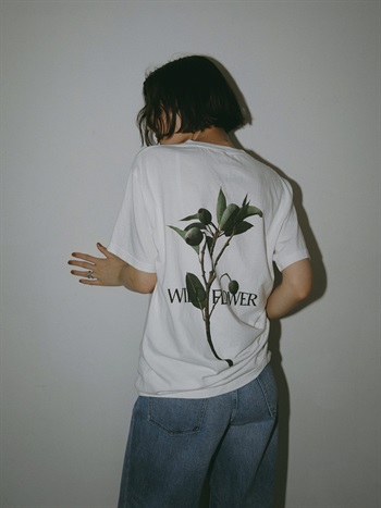【再入荷】Ours flower×HER.バックプリントTシャツ(01オフホワイト-ＸＬ)